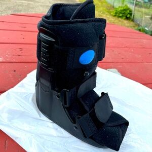Medical boot used for broken foot, sprains or diabetes universal men or women